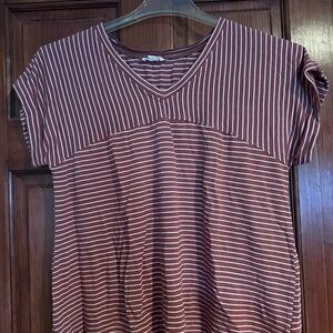 Chic Striped V-Neck Top - Rust